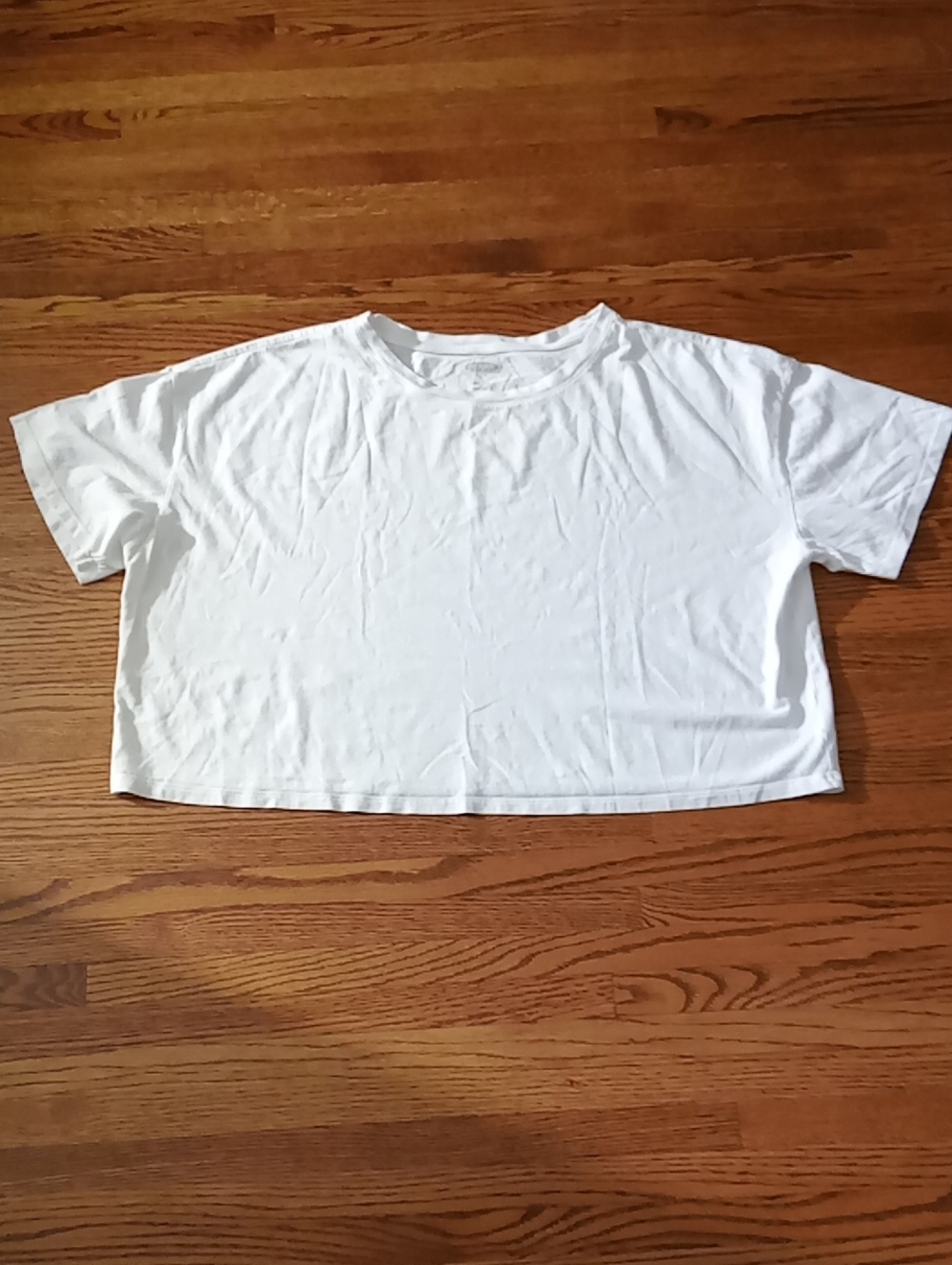 Old Navy White Crop Tee Size XXL PTP 27" L 20"